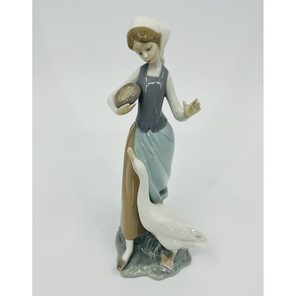 Lladro "Girl With Duck" 1052G Collectible Spainish Figurine Porcelain 10"